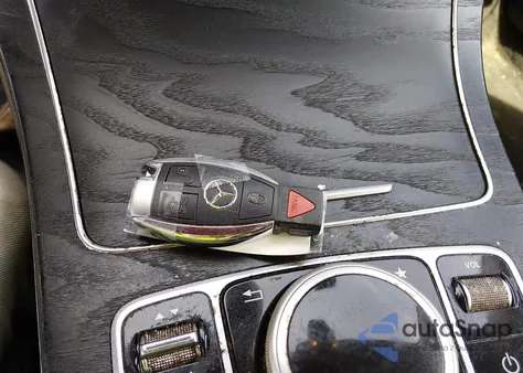 2019 Mercedes-Benz Glc 300 z USA, uszkodzony, nr VIN WDC0G4JBXK1005572